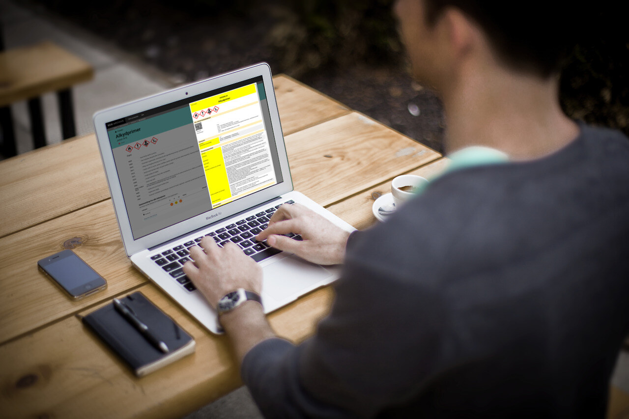 Mockup-Chemical-manager-Macbook-4